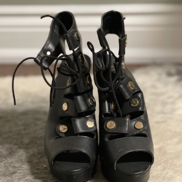 Black Gold Lace Up Heels. Size 8.5 - Picture 2 of 3